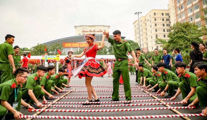 Hội trại “Tiếp lửa truyền thống” hướng đến kỷ niệm 55 năm ngày thành lập Học viện CSND - Ảnh 7.