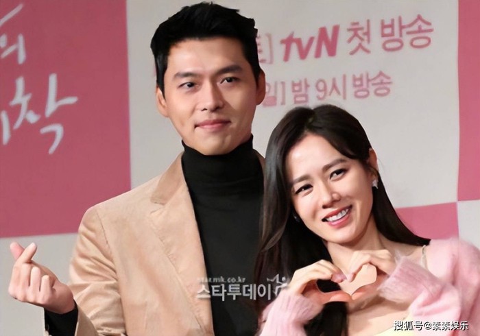 Lộ hình ảnh Hyun Bin thay bà xã cho con trai uống sữa? - Ảnh 2.