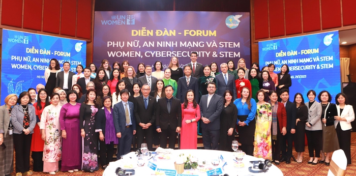 Thúc đẩy phụ nữ và trẻ em gái tham gia các lĩnh vực STEM bình đẳng, an toàn - Ảnh 2.