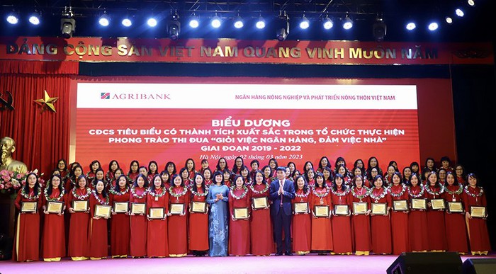 Agribank tôn vinh hơn 200 nữ quản lý, nữ đoàn viên lao động tiêu biểu  - Ảnh 4.