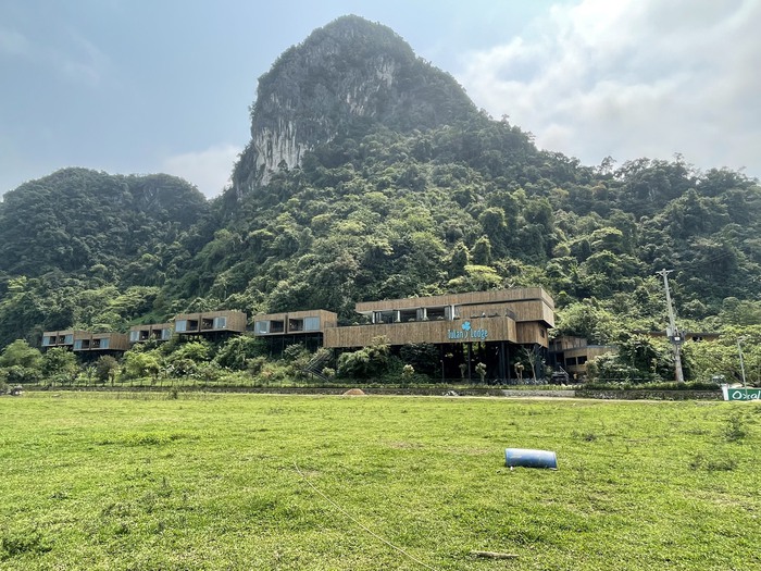 Khu lưu trú thích ứng thời tiết Tú Làn Lodge giúp du khách an toàn mùa mưa lũ