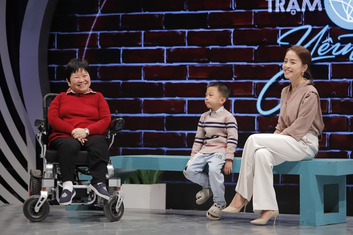 Chị Kim Thị Huyền và con trai làm khách mời của kênh VTV1