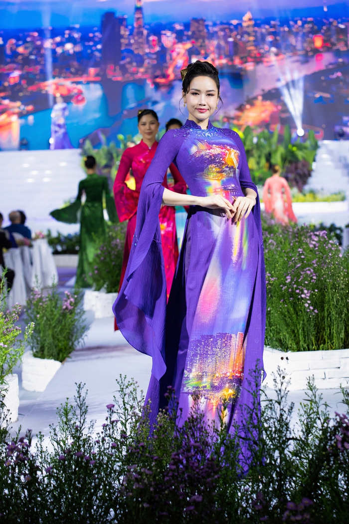 BST Ngọc Viễn Đông quảng bá hình ảnh lung linh, rực rỡ, đa màu sắc trên sông Sài Gòn TP Hồ Chí Minh đến với bạn bè quốc tế