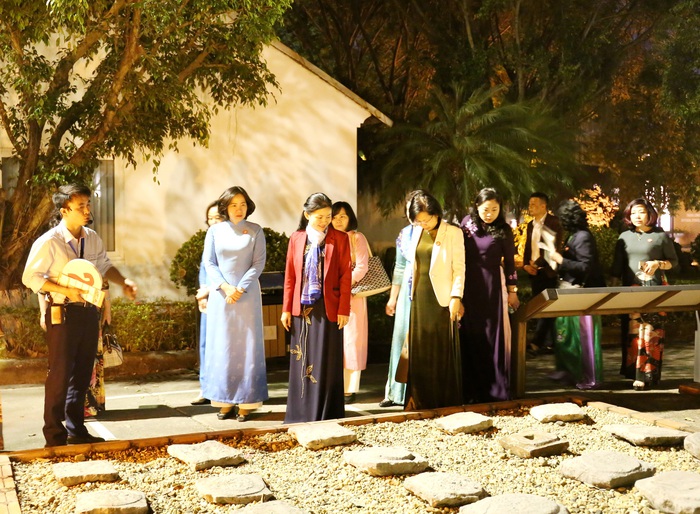 Trải nghiệm Tour đêm giải mã Hoàng Thành Thăng Long - Ảnh 8.