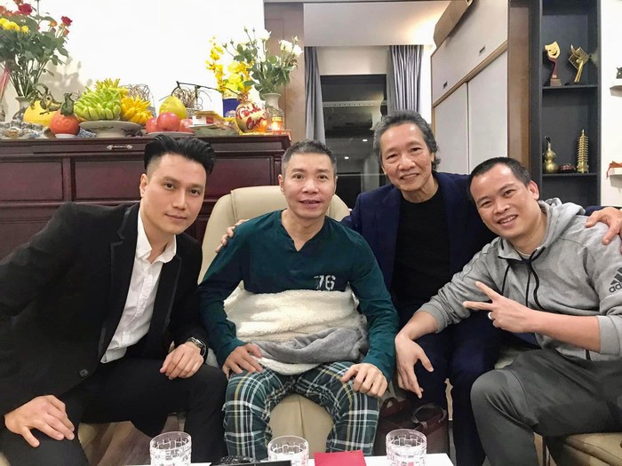 Diễn viên Hồng Diễm, Lương Thanh và Quỳnh Kool tới nhà riêng thăm nghệ sĩ Công Lý - Ảnh 3.