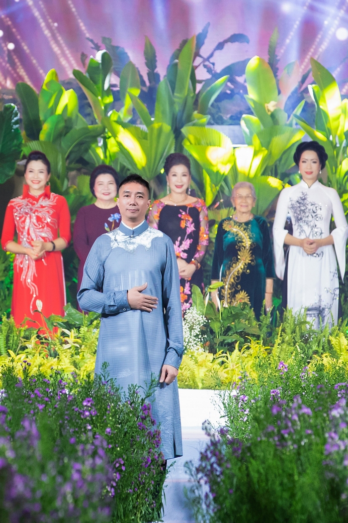 NTK Đỗ Trịnh Hoài Nam tham gia Lễ hội Áo dài TP Hồ Chí Minh trong 2 vai trò Nhà thiết kế và Đại sứ lễ hội.