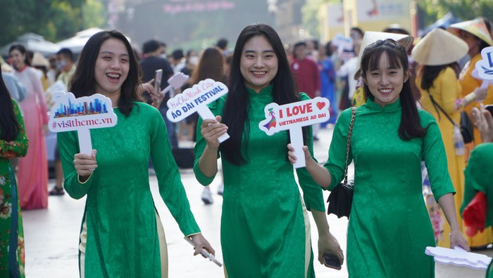 Nguyên Phó Chủ tịch nước, lãnh đạo Hội LHPN Việt Nam và 3000 hội viên phụ nữ TPHCM cùng diễu hành áo dài - Ảnh 4.