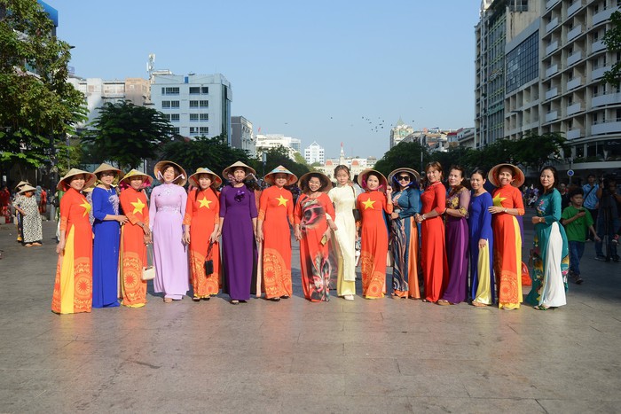 Nguyên Phó Chủ tịch nước, lãnh đạo Hội LHPN Việt Nam và 3000 hội viên phụ nữ TPHCM cùng diễu hành áo dài - Ảnh 8.