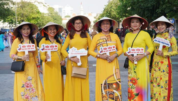 Nguyên Phó Chủ tịch nước, lãnh đạo Hội LHPN Việt Nam và 3000 hội viên phụ nữ TPHCM cùng diễu hành áo dài - Ảnh 9.