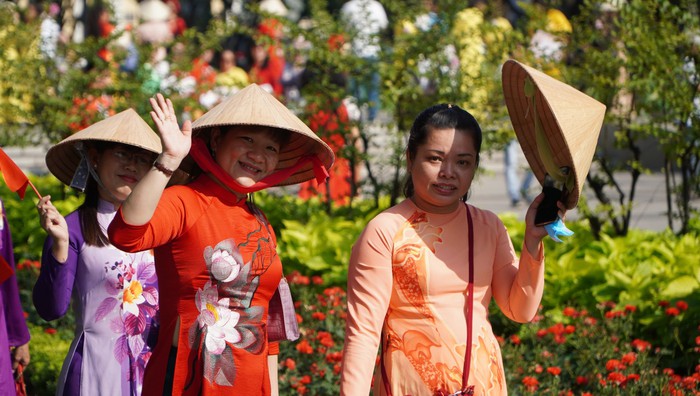 Nguyên Phó Chủ tịch nước, lãnh đạo Hội LHPN Việt Nam và 3000 hội viên phụ nữ TPHCM cùng diễu hành áo dài - Ảnh 6.