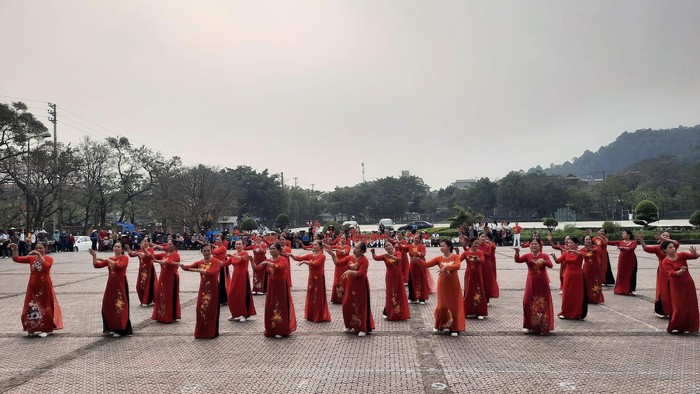 Thanh Hoá: Gần 180.000 cán bộ, hội viên đồng diễn dân vũ thể thao mừng ngày 8/3 - Ảnh 4.