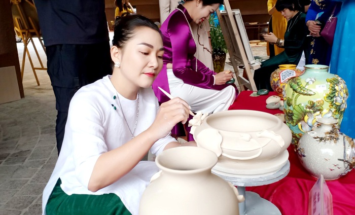 Vinh danh 10 nữ nghệ nhân tiêu biểu làng nghề Hà Nội - Ảnh 2.