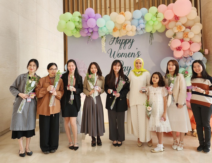 Phu nhân Đại sứ Vương quốc Ả-rập Xê-út tại Việt Nam tri ân phụ nữ nhân ngày 8/3 - Ảnh 2.