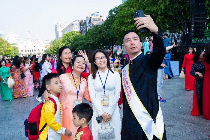 Ngày 23/2/2023, trong Họp báo giới thiệu Lễ hội Áo dài TP Hồ Chí Minh, NTK Đỗ Trịnh Hoài Nam đã có những hoạt động đầu tiên trong vai trò Đại sứ