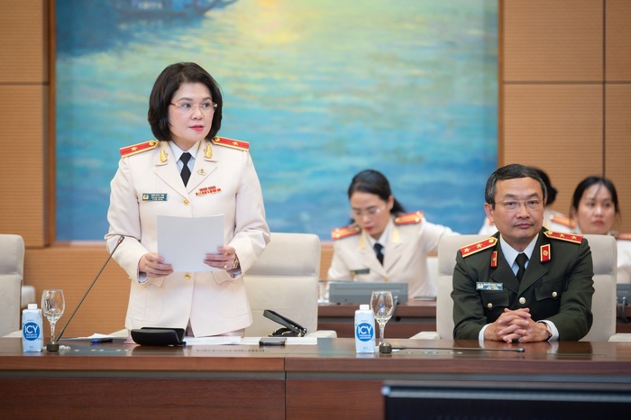 Chủ tịch Quốc hội Vương Đình Huệ gặp mặt nữ đại biểu Công an nhân dân - Ảnh 3.