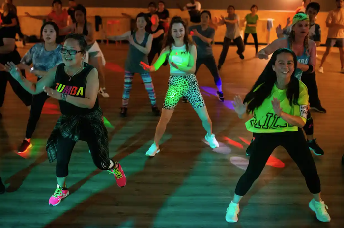 Phép màu của nhảy Zumba: Học vũ đạo gợi cảm, phụ nữ giải phóng cơ thể khỏi quan niệm Á Đông xưa cũ  - Ảnh 2.