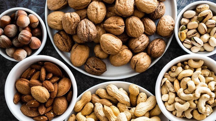 chestnut nut nuts peanuts pistachio cashew 1296x728 header 1678346229305414744269 - 12 thực phẩm giàu khoáng chất giúp tăng cường sức khỏe khi giao mùa