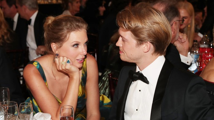 Taylor Swift và Joe Alwyn nên duyên từ Met Gala, nhìn lại couple style mà tiếc - Ảnh 5.