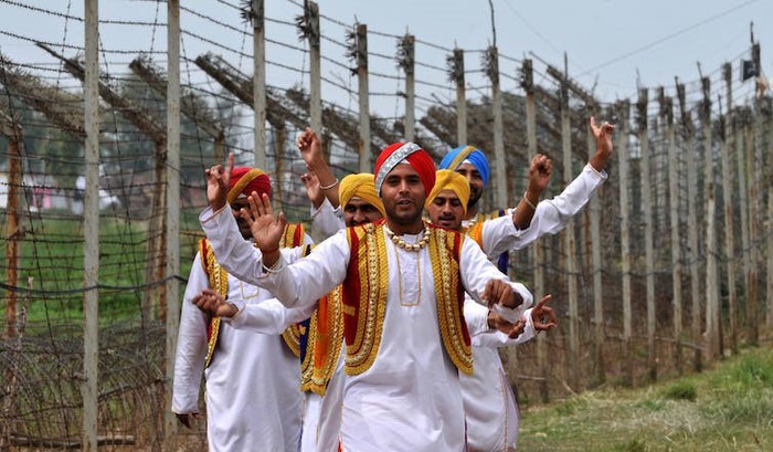 Người Sikh ở Punjab đón mừng lễ hội Baisakhi - Ảnh 2.