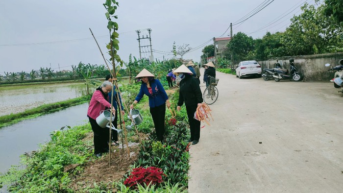 Phụ nữ Phù Cừ một năm chung sức xây dựng nông thôn mới kiểu mẫu - Ảnh 3.