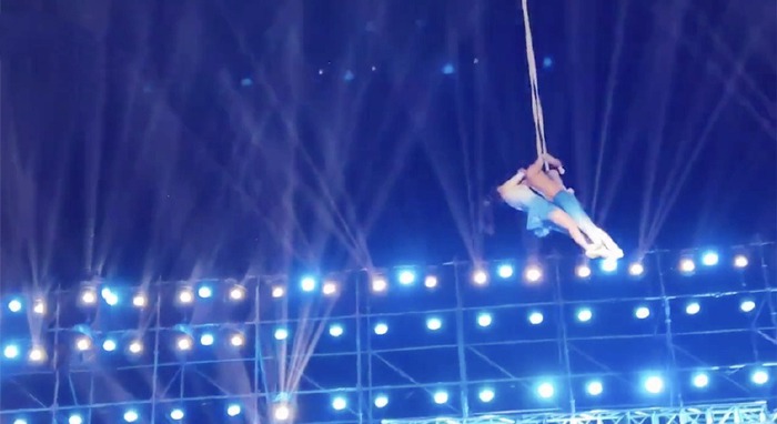 Nữ diễn viên múa Trung Quốc không qua khỏi sau khi rơi xuống từ độ cao 10 mét giữa tiết mục - Ảnh 1.