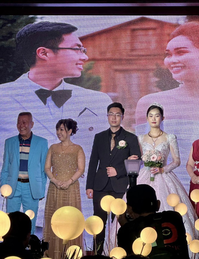 Vợ chồng Việt Hương, Cát Phượng cùng dàn nghệ sĩ tham dự đám cưới con trai của sao Việt  - Ảnh 1.
