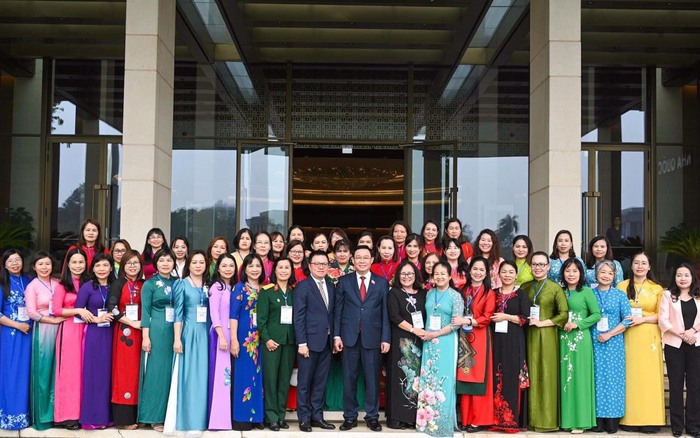 Chủ tịch Quốc hội Vương Đình Huệ: Chúc các nhà báo nữ luôn giữ được 