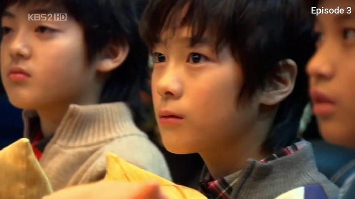 Looking back sadly at a series of photos of Moonbin (ASTRO) when he was a child star in Meteor Garden - Photo 2.