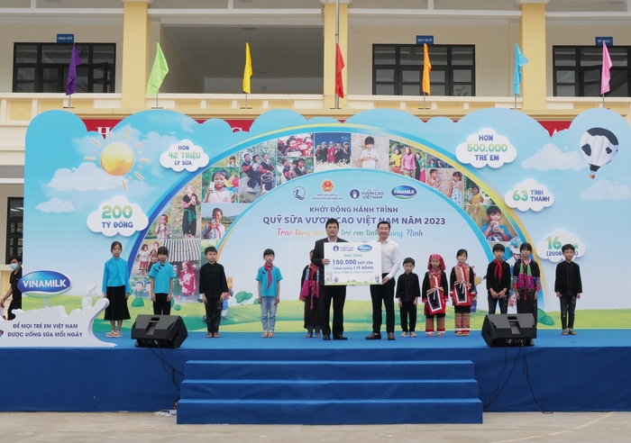 Vinamilk và Quỹ sữa Vươn cao Việt Nam khởi động hành trình năm thứ 16 tại Quảng Ninh
 - Ảnh 2.