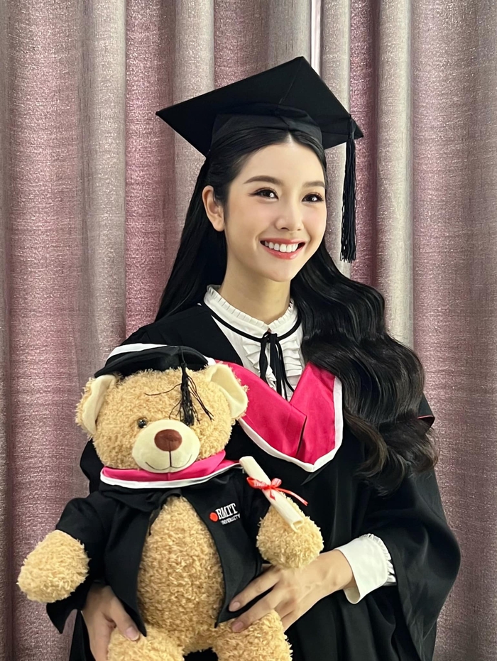 Á hậu Thuý Vân tiết lộ khó khăn, từng muốn bỏ cuộc trước khi tốt nghiệp Đại học ở tuổi 30  - Ảnh 1.