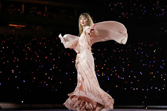 Một fan Taylor Swift bị tai nạn giao thông qua đời ngay sau khi tham dự The Eras Tour - Ảnh 2.