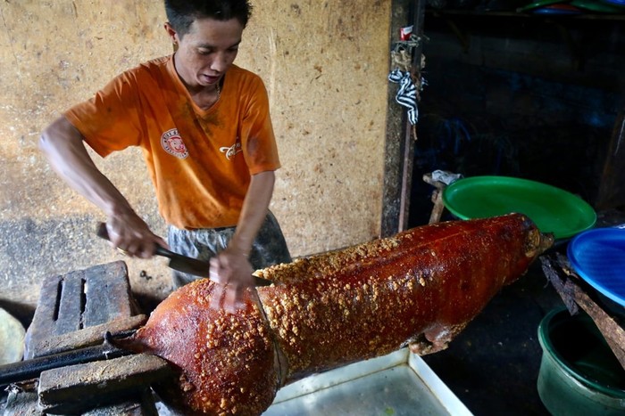 Babi guling: món ăn đặc biệt của Bali khiến vị đầu bếp huyền thoại phải thốt lên &quot;ngon nhất thế giới&quot;, tưởng lạ mà lại vô cùng quen thuộc - Ảnh 1.