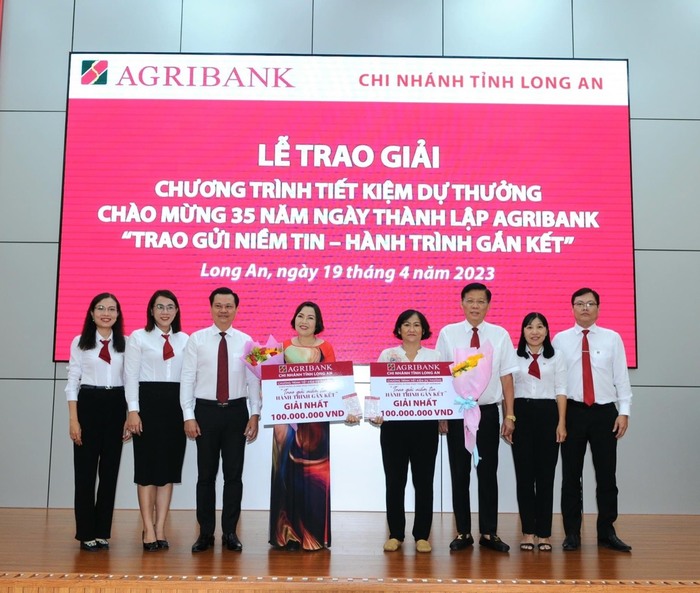 Agribank trao thưởng giải Đặc biệt 01 tỷ đồng cho khách hàng gửi tiền tại Sóc Trăng - Ảnh 3.