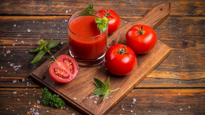 Nước ép cà chua: Giúp cải thiện tiêu hóa, làm đẹp da và nhiều lợi ích hơn nữa - Ảnh 1.
