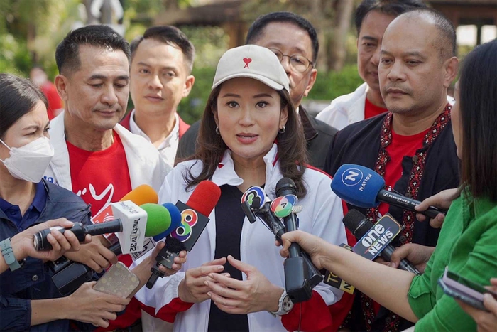 Con gái cựu Thủ tướng Thái Lan Thaksin mang bụng bầu 8 tháng đi tranh cử - Ảnh 3.