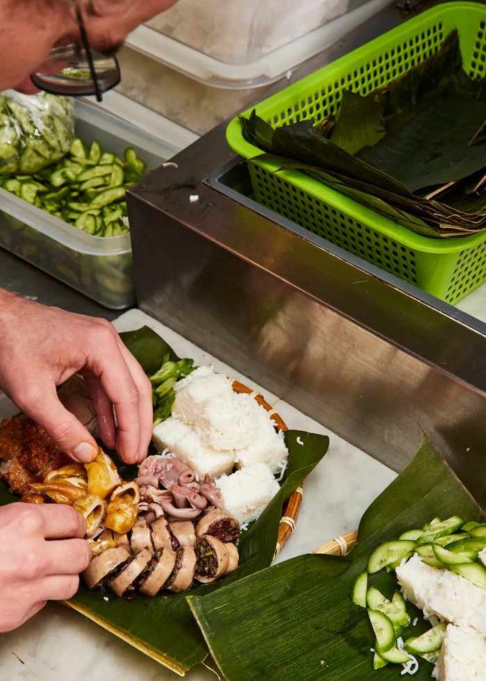 Thời báo nổi tiếng của Mỹ trầm trồ với món ăn Việt &quot;làm mưa làm gió ở New York: Gần 800.000 đồng/suất, nô nức khách đến ăn  - Ảnh 6.