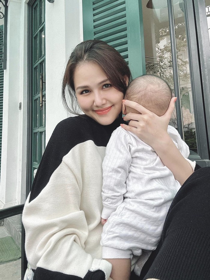 Từ hot girl thành mẹ bỉm sữa, Phanh Lee than thở vì thay đổi thói quen ngày trẻ - Ảnh 3.
