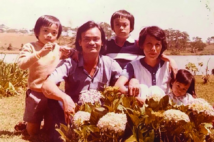 Một bức ảnh kỷ niệm đi nghỉ ở Đà Lạt của gia đình nhạc sĩ Thanh Tùng