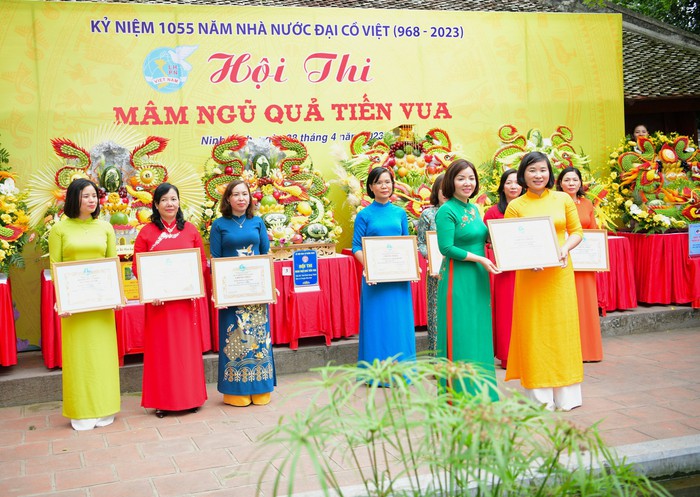 Phụ nữ Ninh Bình quảng bá du lịch qua hội thi mâm ngũ quả tiến Vua  - Ảnh 2.