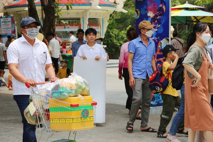 Hàng ngàn người dân đổ về Suối Tiên trong ngày Giỗ tổ Hùng Vương - Ảnh 3.