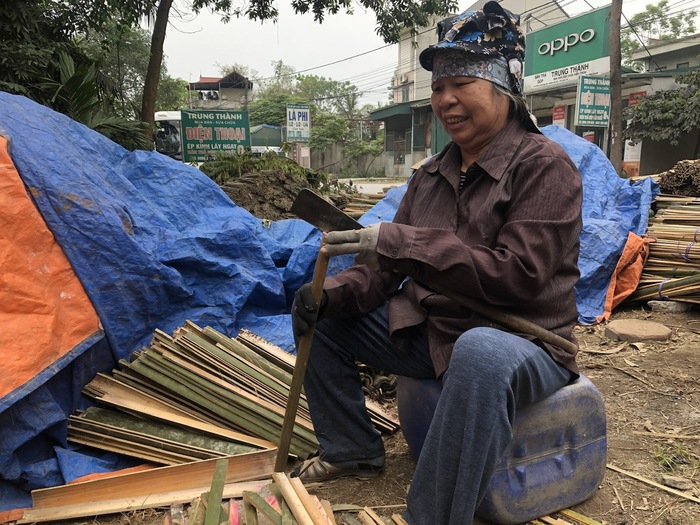 Lao động nữ ở làng nghề tăm hương Quảng Phú Cầu - Ảnh 1.