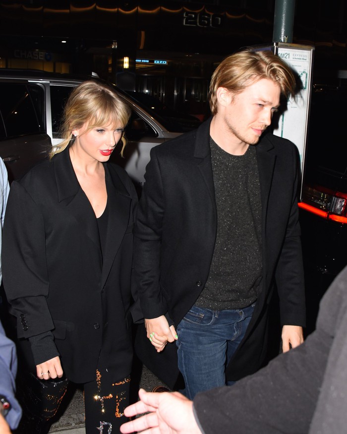 Taylor Swift đang làm gì giữa lúc bị đồn chia tay bạn trai quen 6 năm? - Ảnh 3.