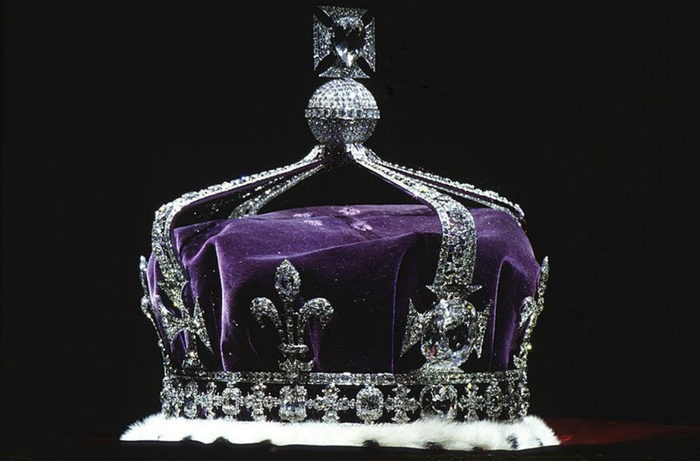 Camilla tháo bỏ viên kim cương trăm triệu đô ra khỏi vương miện đăng quang - Ảnh 1.