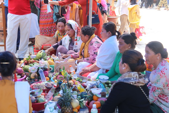 Nhiều hoạt động tín ngưỡng thờ Mẫu tại lễ hội Tháp Bà Ponagar  - Ảnh 3.