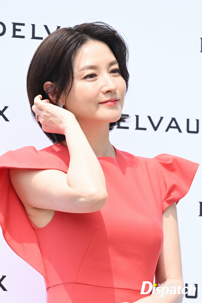 &quot;Nàng Dae Jang Geum” Lee Young Ae khoe nhan sắc quý phái tuổi 52 tại sự kiện - Ảnh 4.