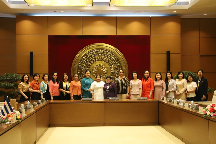 Đoàn đại biểu cấp cao Hội LHPN Cuba thăm và làm việc với Nhóm nữ nghị sỹ Quốc hội Việt Nam - Ảnh 3.