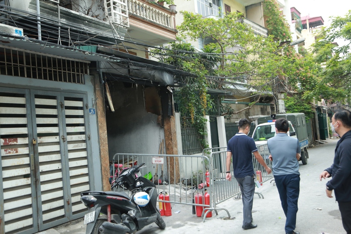 Hiện trường vụ hỏa hoạn ở Hà Nội khiến 4 bà cháu tử vong - Ảnh 1.