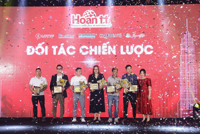 Hoan TT vinh danh đối tác chiến lược 2022