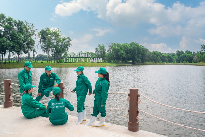 Phát triển bền vững cùng người lao động, Vinamilk được bình chọn là “Nhà tuyển dụng được yêu thích nhất năm 2022” - Ảnh 3.