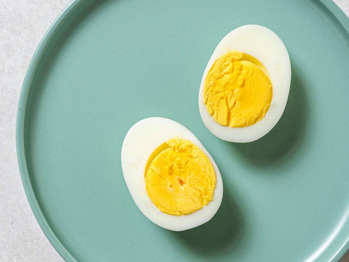 Trứng gà vỏ nâu hay vỏ trắng bổ dưỡng hơn? Chuyên gia giải mã lầm tưởng của nhiều người - Ảnh 4.